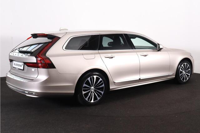 Volvo V90 T6 Recharge AWD Core Bright - LONG RANGE - IntelliSafe Assist & Surround - Adaptieve LED koplampen - Parkeercamera achter - Verwarmde voorstoelen, stuur & achterbank - Parkeersensoren voor & achter - Extra getint glas - 18' LMV