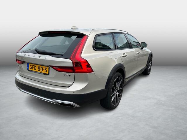 Volvo V90 Cross Country 2.0 T5 Pro | Luchtvering | Bowers & Wilkins | Trekhaak | Panorama-Schuifdak | Stoelverwarming + ventilatie | 360º Camera | Keyless entry | Volvo On Call |