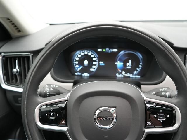 Volvo V90 T6 AWD Inscription Plug In Hybrid 340pk PHEV | Trekhaak af Fabriek | Panodak | Adaptive Cruise | Lederen Sportstoelen Verwarmd | Keyless | Pilot Assist | Apple Carplay | Camera |