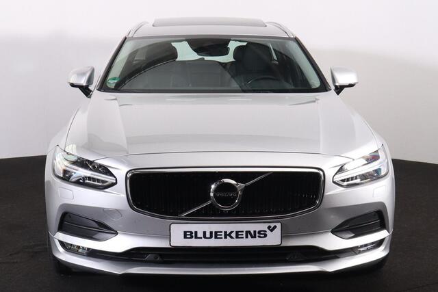 Volvo V90 T4 Momentum Pro - Panorama/schuifdak - IntelliSafe Assist & Surround - Adaptieve LED koplampen - Parkeercamera achter - Verwarmde voorstoelen, stuur & achterbank - Parkeersensoren voor & achter - Elektr. bedienb. bestuurdersstoel met geheugen - Standkache
