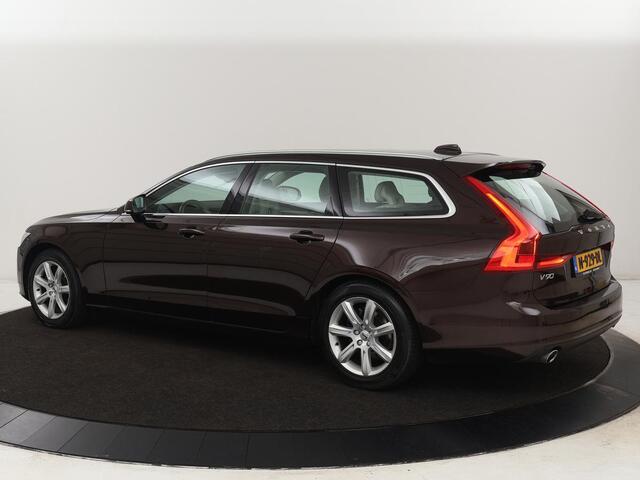 Volvo V90 2.0 D4 Momentum | Trekhaak | Carplay | Camera | Stoelverwarming | Automaat | Adaptive cruise | Pilot assist | Leder | LED | Navigatie | Head-up display