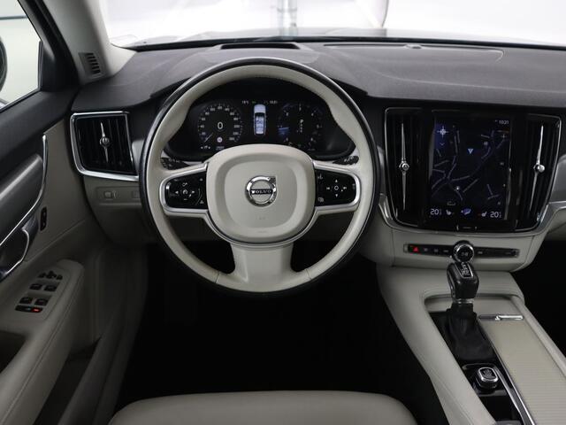 Volvo V90 2.0 D4 Momentum | Trekhaak | Carplay | Camera | Stoelverwarming | Automaat | Adaptive cruise | Pilot assist | Leder | LED | Navigatie | Head-up display