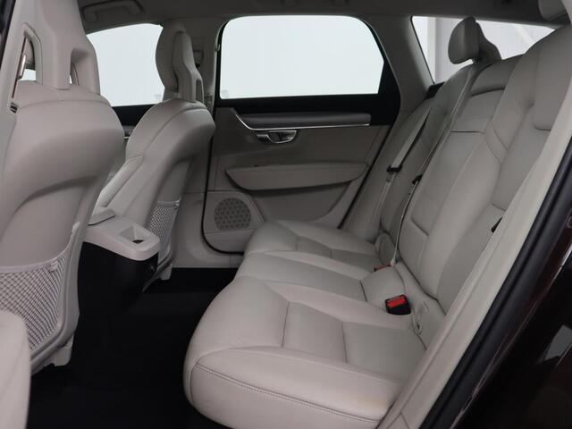 Volvo V90 2.0 D4 Momentum | Trekhaak | Carplay | Camera | Stoelverwarming | Automaat | Adaptive cruise | Pilot assist | Leder | LED | Navigatie | Head-up display