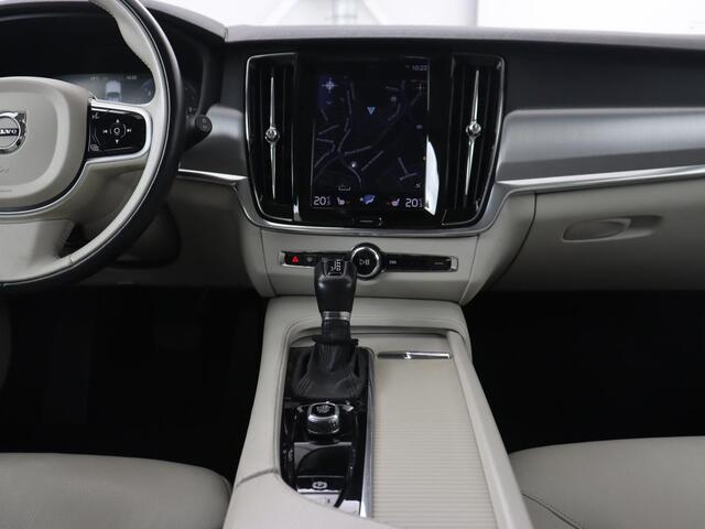 Volvo V90 2.0 D4 Momentum | Trekhaak | Carplay | Camera | Stoelverwarming | Automaat | Adaptive cruise | Pilot assist | Leder | LED | Navigatie | Head-up display