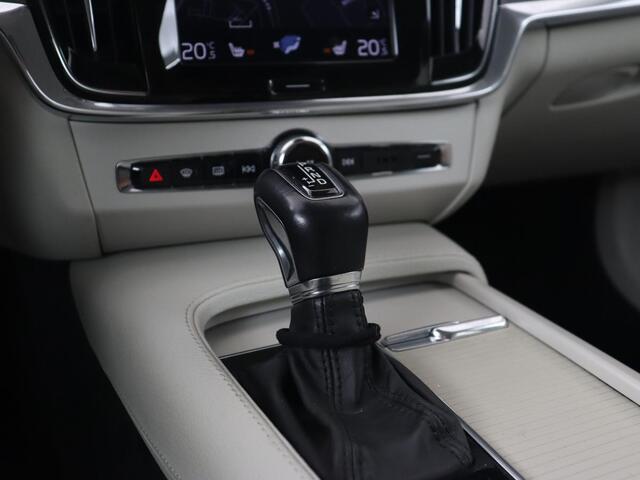 Volvo V90 2.0 D4 Momentum | Trekhaak | Carplay | Camera | Stoelverwarming | Automaat | Adaptive cruise | Pilot assist | Leder | LED | Navigatie | Head-up display