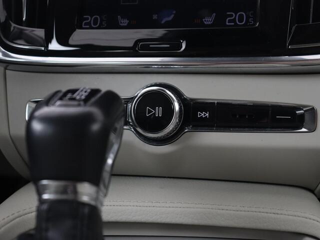 Volvo V90 2.0 D4 Momentum | Trekhaak | Carplay | Camera | Stoelverwarming | Automaat | Adaptive cruise | Pilot assist | Leder | LED | Navigatie | Head-up display