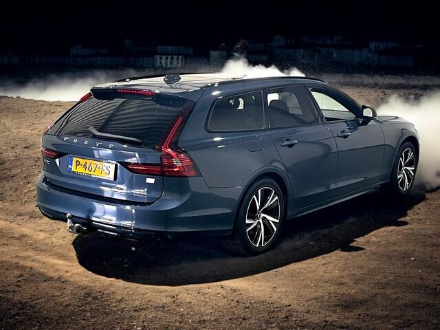 Volvo V90 2.0 T6 AWD LONG RANGE 293kW/399pk Aut8 Recharge R-Design PANORAMADAK + GOOGLE DASHBOARD + ADAPT.CRUISE + HARMAN/KARDON + EL.TREKHAAK + PILOT ASSIST + BLIS + STOEL-&STUURVERWARMING + CAMERA + KEYLESS ENTRY&GO + LANE ASSIST + PARKSENSOREN + 18" LM-VELGEN!!