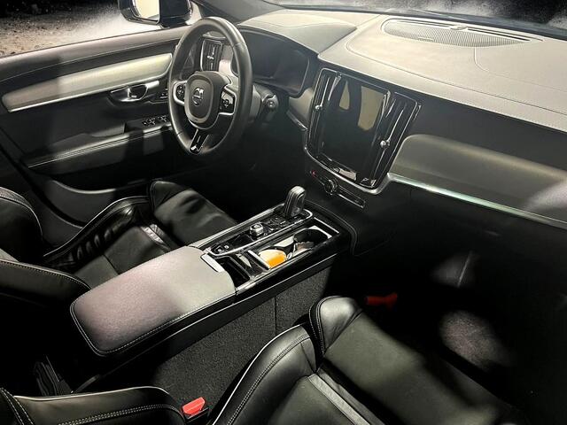 Volvo V90 2.0 T6 AWD LONG RANGE 293kW/399pk Aut8 Recharge R-Design PANORAMADAK + GOOGLE DASHBOARD + ADAPT.CRUISE + HARMAN/KARDON + EL.TREKHAAK + PILOT ASSIST + BLIS + STOEL-&STUURVERWARMING + CAMERA + KEYLESS ENTRY&GO + LANE ASSIST + PARKSENSOREN + 18" LM-VELGEN!!