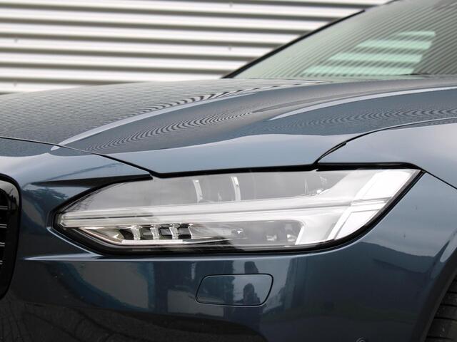 Volvo V90 T6 Plug-in hybrid AWD Ultimate Dark Automaat / Panoramadak / 360 graden camera / Volvo Alarm / Massagefunctie voorstoelen / 20" velgen