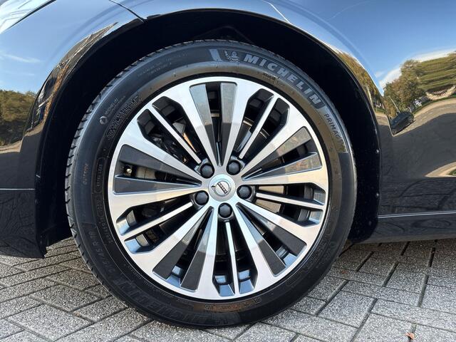 Volvo V90 2.0 T4 Momentum Pro / glazen panoramisch schuif-/kanteldak / Blis / Trekhaak / 18" Velgen /