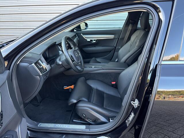 Volvo V90 2.0 T4 Momentum Pro / glazen panoramisch schuif-/kanteldak / Blis / Trekhaak / 18" Velgen /