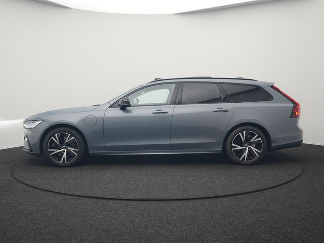 Volvo V90 T6 AWD R-Design Plug In Hybrid 340pk Dealer O.H PHEV | Trekhaak Af Fabriek | Panodak | Adaptive Cruise | Head Up | Harman & Kardon | 360 Camera | Lederen Sporstoelen Memory & Verwarmd | Pilot Assist | Apple Carplay | Navigatie | DAB |