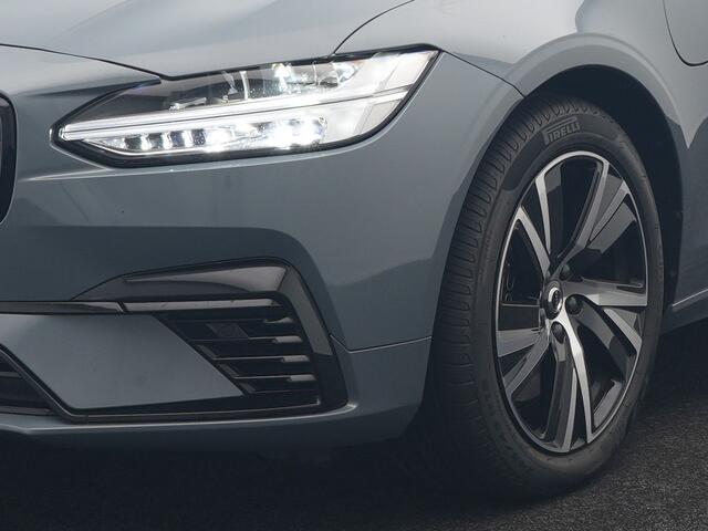 Volvo V90 T6 AWD R-Design Plug In Hybrid 340pk Dealer O.H PHEV | Trekhaak Af Fabriek | Panodak | Adaptive Cruise | Head Up | Harman & Kardon | 360 Camera | Lederen Sporstoelen Memory & Verwarmd | Pilot Assist | Apple Carplay | Navigatie | DAB |