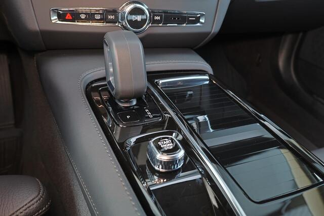 Volvo V90 T6 Recharge AWD Plus Dark - IntelliSafe Assist & Surround - Harman/Kardon audio - 360º Camera - Adaptieve LED koplampen - Verwarmde voorstoelen, stuur & achterbank - Parkeersensoren voor & achter - Elektr. bedienb. voorstoelen met geheugen - Extra getint