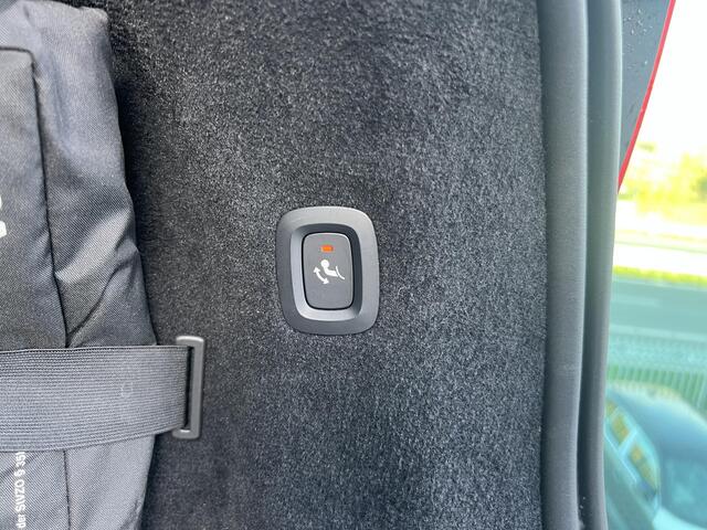 Volvo V90 2.0 T4 Business Luxury+ Automaat, Leder, Panoramadak, Trekhaak semi elektrisch inklapbaar, Stoelverwarming, Stuurverwarming