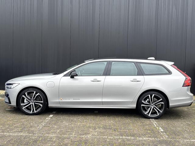 Volvo V90 T6 AWD Recharge Plus Dark / Panoramisch Dak / Luchtvering / 20" / 360 camera / Alarm