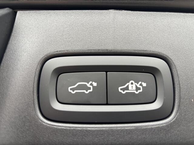 Volvo V90 T6 AWD Recharge Plus Dark / Panoramisch Dak / Luchtvering / 20" / 360 camera / Alarm