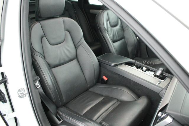 Volvo V90 Cross Country 2.0 B5 250pk AWD Pro Trekhaak Camera B&W Audio Leder Geventileerde Stoelen HUD Panoramadak