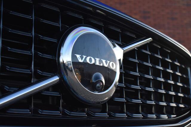 Volvo V90 T8 455PK Plug-in hybrid AWD Ultra Dark | 360 Camera | Trekhaak | All-Season | Gelamineerd Glas |