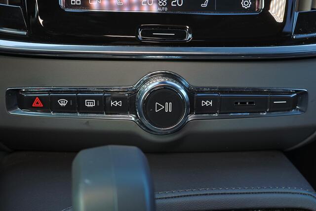 Volvo V90 T6 Recharge AWD Plus Bright - IntelliSafe Assist & Surround - 360º Camera - Harman/Kardon audio - Adaptieve LED koplampen - Verwarmde voorstoelen, stuur & achterbank - Parkeersensoren voor & achter - Elektr. bedienb. voorstoelen met geheugen - Extra getin