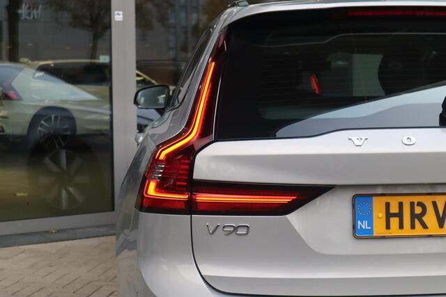 Volvo V90 2.0 T8 Plug-in hybrid AWD Ultra Dark | Head-up Display| Gelaagde zijruiten| 360* Camera| Semi-elektrisch inklapbare trekhaak|