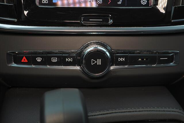 Volvo V90 T6 Recharge AWD Plus Dark - IntelliSafe Assist & Surround - 360º Camera - Harman/Kardon audio - Adaptieve LED koplampen - Verwarmde voorstoelen, stuur & achterbank - Parkeersensoren voor & achter - Elektr. bedienb. voorstoelen met geheugen - Extra getint