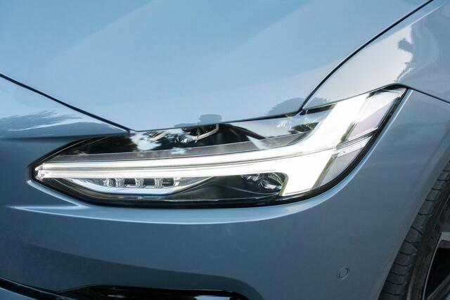 Volvo V90 2.0 T6 Plug-in hybrid AWD Ultra Dark TREKHAAK | PANO | 360 CAM | H&K | PILOT PACK | THUNDERGREY