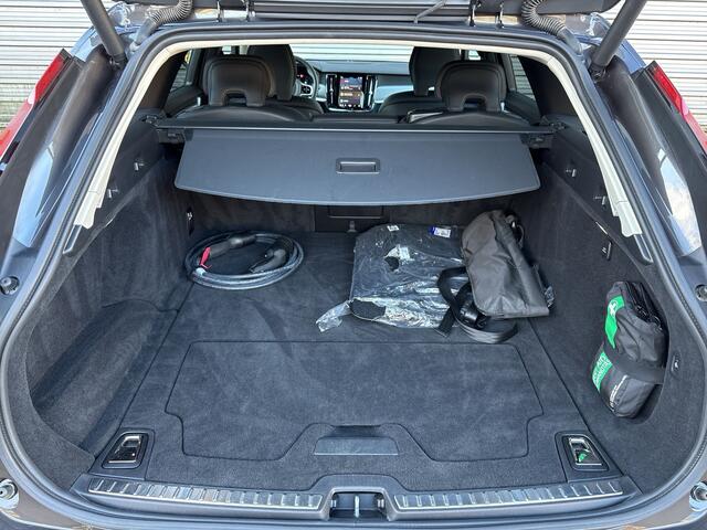 Volvo V90 2.0 T6 Plug-in hybrid AWD Plus Dark Trekhaak / Harman/Kardon / 360 camera / Stoelverwarming /