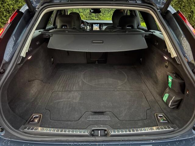 Volvo V90 T8 Plug-in hybrid AWD Ultra Dark | Harman/Kardon | Trekhaak | Panoramadak |