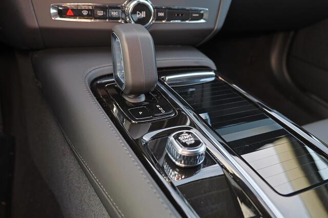 Volvo V90 T6 Recharge AWD Plus Dark - IntelliSafe Assist & Surround - 360º Camera - Harman/Kardon audio - Adaptieve LED koplampen - Verwarmde voorstoelen, stuur & achterbank - Parkeersensoren voor & achter - Elektr. bedienb. voorstoelen met geheugen - Extra getint