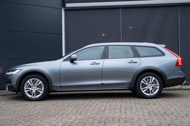 Volvo V90 Cross Country 2.0 T5 AWD Panoramisch schuif-kantel dak | Polestar Engineered Optimalisatie | Klasse III Alarm | Verwarmbare voorstoelen | Parkeerverwarming | Achterbank en Stuurwiel verwarming | Grafisch Head-Up-Display | Parkeer Camera |