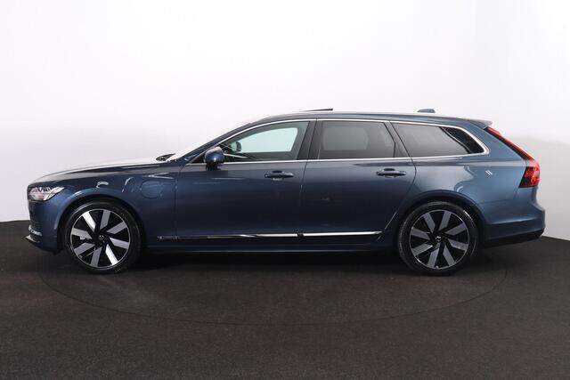 Volvo V90 T8 Recharge AWD Ultra Dark - Panorama/schuifdak - IntelliSafe Assist & Surround - 360º Camera - Harman/Kardon audio - Adaptieve LED koplampen - Verwarmde voorstoelen, stuur & achterbank - Parkeersensoren voor & achter - Elektr. bedienb. voorstoelen met ge
