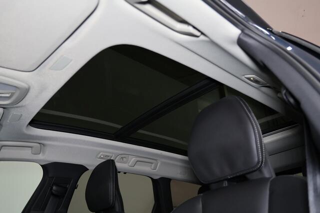 Volvo V90 T8 Recharge AWD Ultra Dark - Panorama/schuifdak - IntelliSafe Assist & Surround - 360º Camera - Harman/Kardon audio - Adaptieve LED koplampen - Verwarmde voorstoelen, stuur & achterbank - Parkeersensoren voor & achter - Elektr. bedienb. voorstoelen met ge