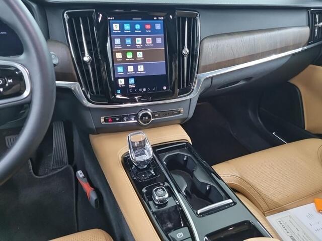 Volvo V90 2.0 T8 Plug-in hybrid AWD Ultimate Dark | Luchtvering | Harman/Kardon | Massage | Stoel Verwarming-Koeling | Trekhaak | Schuif/Kantel Panoramadak | Memory |