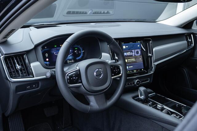 Volvo V90 T6 Automaat Plug-in hybrid AWD Ultra Bright | Panoramadak | Verwarmbare voorstoelen en achterbank | Verwarmbaar stuurwiel | Premium audio by Harman Kardon | Adaptieve cruise control | Rondom zichtcamera | Apple carplay/Android auto | 19 inch Lichtmetalen