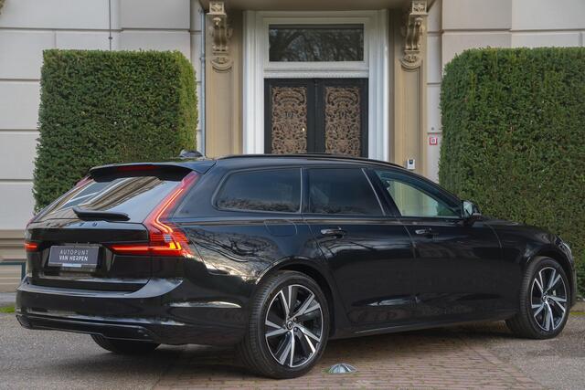 Volvo V90 2.0 T8 Plug-in hybrid AWD Ultimate Dark 455 PK TREKHAAK | PANO | MASSAGE | 360 CAM | STOELVENTILATIE