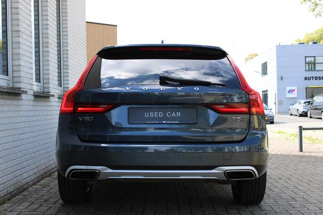 Volvo V90 Cross Country T5 Automaat 90th Anniversary Edition | Dealeronderhouden | Lederen bekleding | Adaptieve Cruise Control | BLIS | Verwarmbare voorstoelen | Elektrisch bedienbare achterklep | Parkeercamera achter | Parkeersensoren voor en achter |