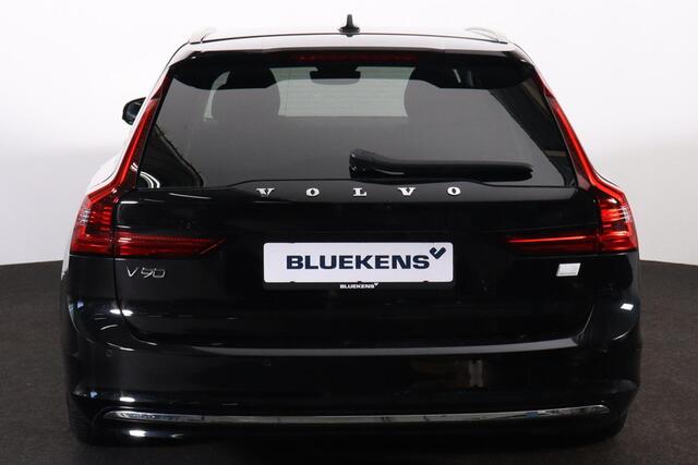 Volvo V90 T6 Recharge AWD Core Bright - IntelliSafe Assist & Surround - Adaptieve LED koplampen - Parkeercamera achter - Verwarmde voorstoelen, stuur & achterbank - Parkeersensoren voor & achter - Extra getint glas - Elektr. inklapbare trekhaak - 19' LMV