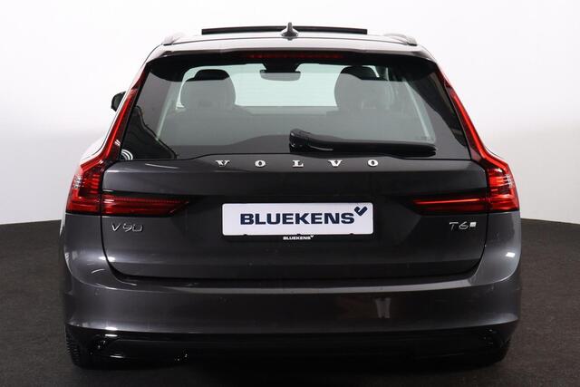 Volvo V90 T6 Recharge AWD Ultra Dark - Panorama/schuifdak - IntelliSafe Assist & Surround - 360º Camera - Harman/Kardon audio - Adaptieve LED koplampen - Verwarmde voorstoelen, stuur & achterbank - Parkeersensoren voor & achter - Elektr. bedienb. voorstoelen met ge