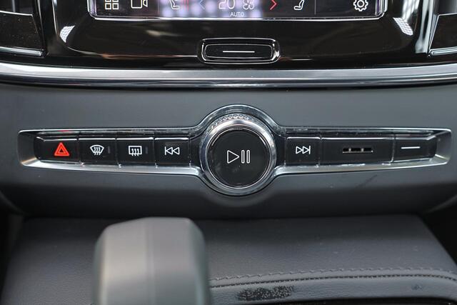 Volvo V90 T6 Recharge AWD Ultra Dark - Panorama/schuifdak - IntelliSafe Assist & Surround - 360º Camera - Harman/Kardon audio - Adaptieve LED koplampen - Verwarmde voorstoelen, stuur & achterbank - Parkeersensoren voor & achter - Elektr. bedienb. voorstoelen met ge