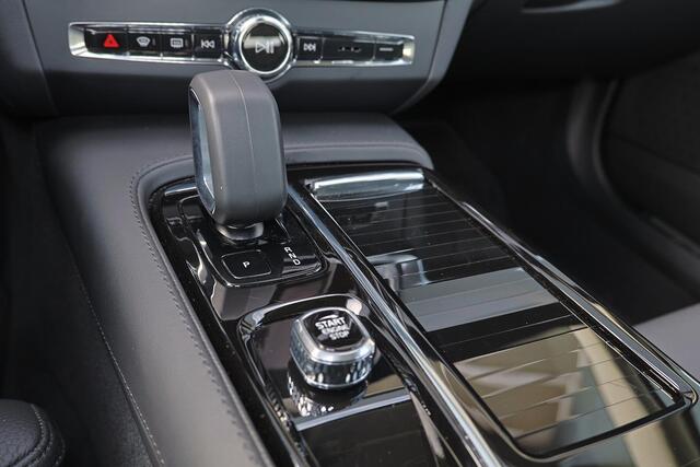 Volvo V90 T6 Recharge AWD Ultra Dark - Panorama/schuifdak - IntelliSafe Assist & Surround - 360º Camera - Harman/Kardon audio - Adaptieve LED koplampen - Verwarmde voorstoelen, stuur & achterbank - Parkeersensoren voor & achter - Elektr. bedienb. voorstoelen met ge