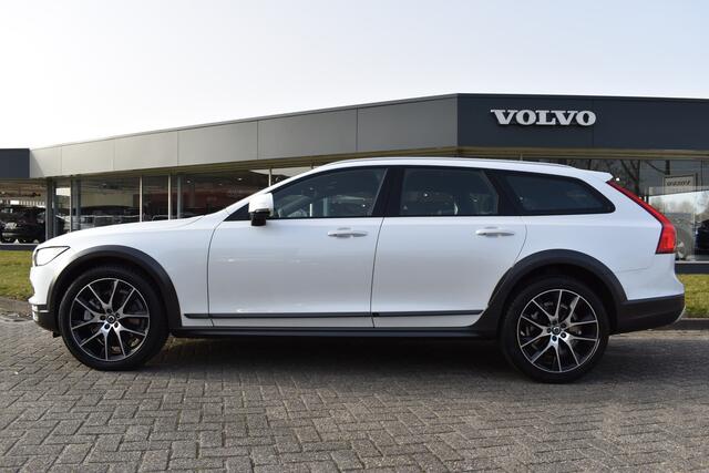 Volvo V90 Cross Country T5 250PK Pro | Carplay | Panodak | Blis | 360 Camera | ACC | Keyless | 20''