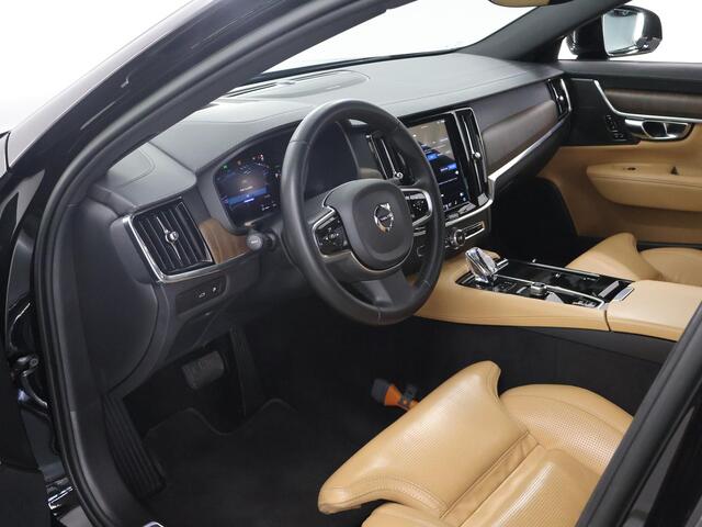 Volvo V90 2.0 T8 Plug-in hybrid AWD Ultimate Dark | Luchtvering | Panoramadak | SOH 96% | Trekhaak | Massage stoelen | Apple Carplay/Android Auto | HUD | Harman/Kardon |