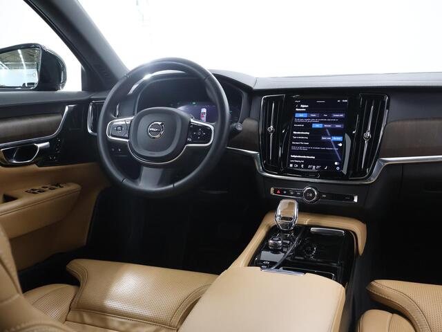 Volvo V90 2.0 T8 Plug-in hybrid AWD Ultimate Dark | Luchtvering | Panoramadak | SOH 96% | Trekhaak | Massage stoelen | Apple Carplay/Android Auto | HUD | Harman/Kardon |