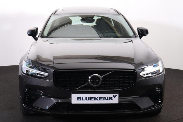 Volvo V90 T8 Recharge AWD Ultra Dark - Luchtvering - Panorama/schuifdak - IntelliSafe Assist & Surround - 360º Camera - Bowers & Wilkins audio - Verwarmde voorstoelen, stuur & achterbank - Parkeersensoren voor & achter - Elektr. bedienb. voorstoelen met geheugen - 