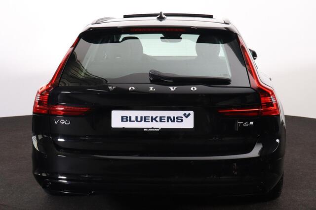 Volvo V90 T6 Recharge AWD Ultra Dark - Panorama/schuifdak - IntelliSafe Assist & Surround - 360º Camera - Harman/Kardon audio - Adaptieve LED koplampen - Verwarmde voorstoelen, stuur & achterbank - Parkeersensoren voor & achter - Elektr. bedienb. voorstoelen met ge
