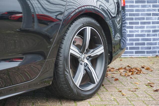 Volvo V90 2.0 T4 Business Sport | Trekhaak | Schuif/kantel Panoramadak | BLIS | Adaptieve cruise control | Pilot assist | Stoel + Stuurverwarming | Leder | Elektrisch verstelbare stoelen |