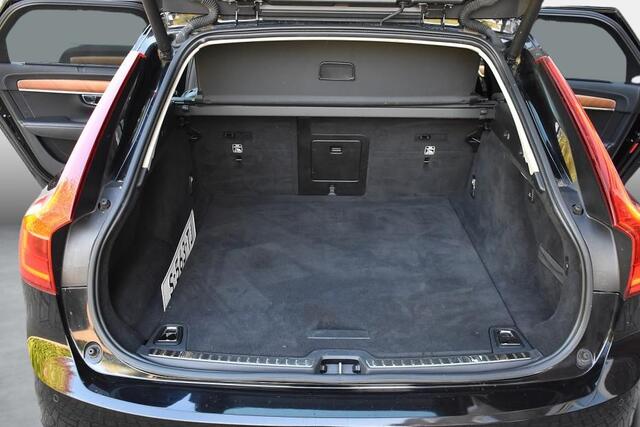 Volvo V90 2.0 T4 Inscription | Trekhaak | Achteruitrijcamera | Parkeersensoren | Elektrische Achterklep | Navigatie | Verwarmde Voorruit | Lederen Bekleding | Stoelverwarming | Cruise Control Adaptief