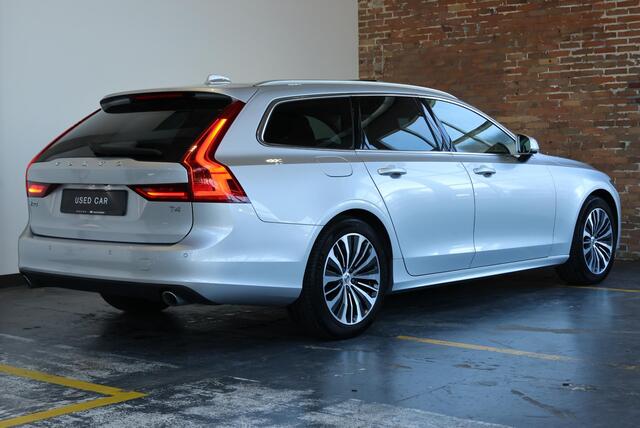 Volvo V90 T4 Business Luxury+ | Panoramadak | Electrische bedienbare voorstoel | Parkeerverwarming | Semi-Electrische Wegklapbare Trekhaak | 18'' Lichtmetalen velgen | BLIS | Dealeronderhouden |