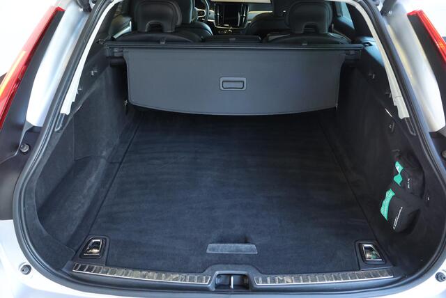 Volvo V90 T4 Business Luxury+ | Panoramadak | Electrische bedienbare voorstoel | Parkeerverwarming | Semi-Electrische Wegklapbare Trekhaak | 18'' Lichtmetalen velgen | BLIS | Dealeronderhouden |